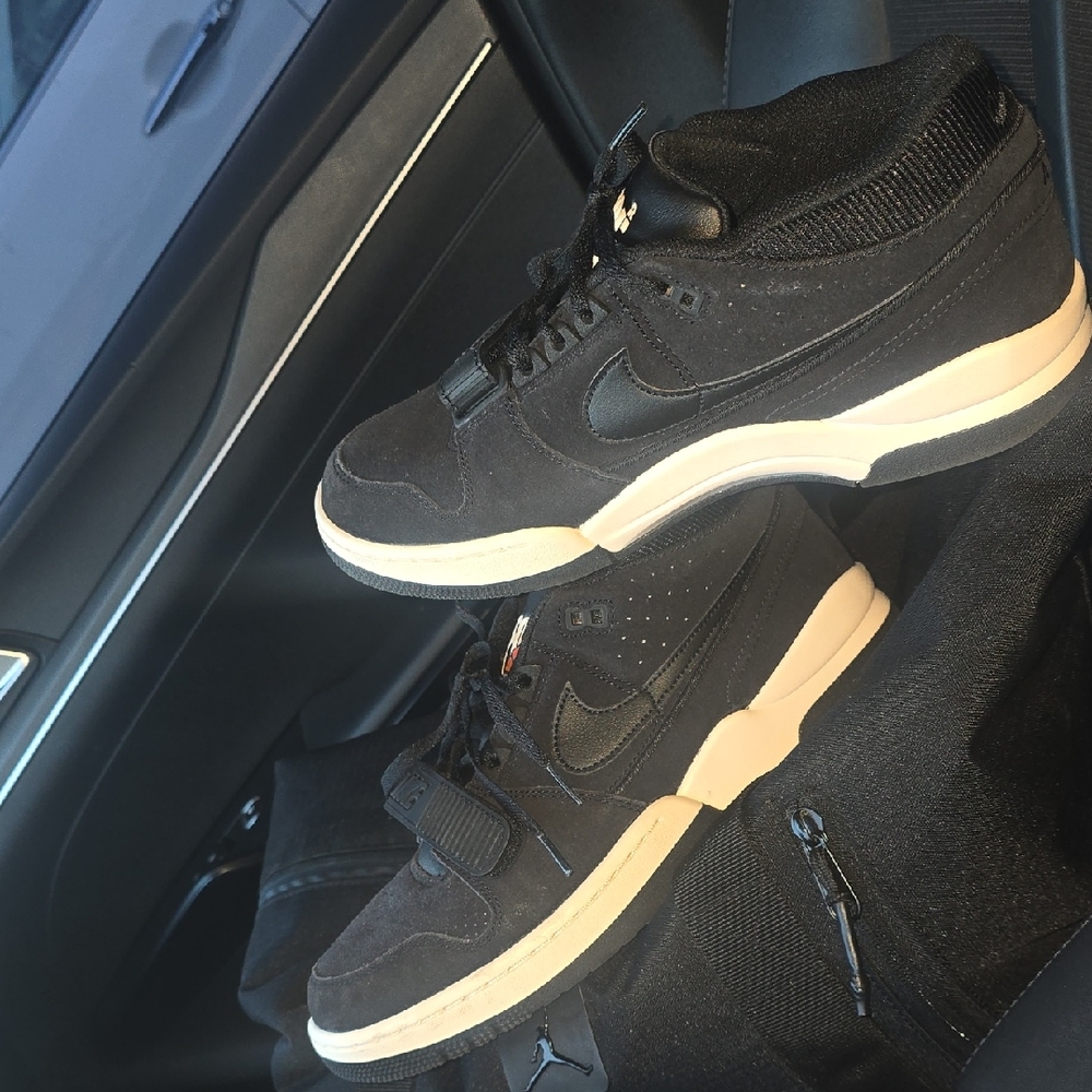 Nike Men's Black and Cream Sneakers